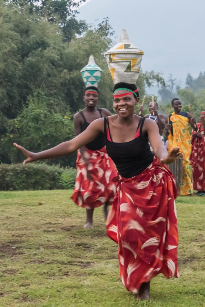 20160806_17-36_S Forbes_Rwanda Day 3 afternoon dancing-1026
